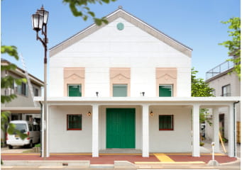 写真：秋山孝ポスター美術館 長岡(APM)