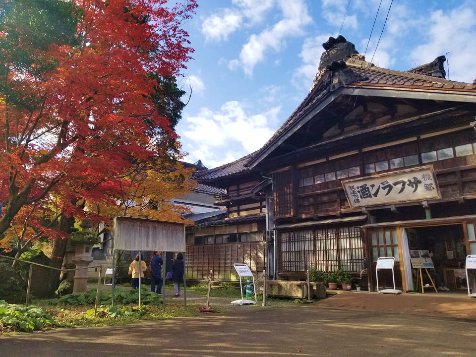 紅葉の主屋外観