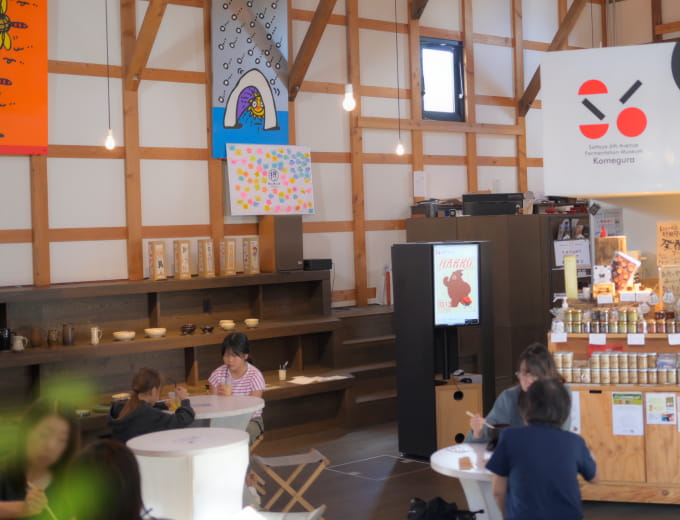 写真:カフェを楽しむ様子
