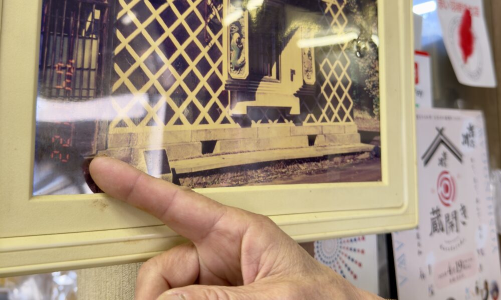 旧機サフラン酒製造本舗の鏝絵(こてえ)蔵』の写真