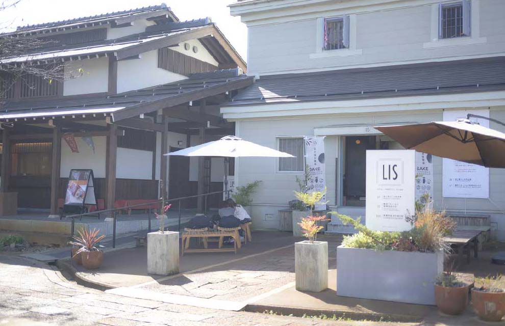 LOCAL IDENTITY STORE -LIS摂田屋の外観