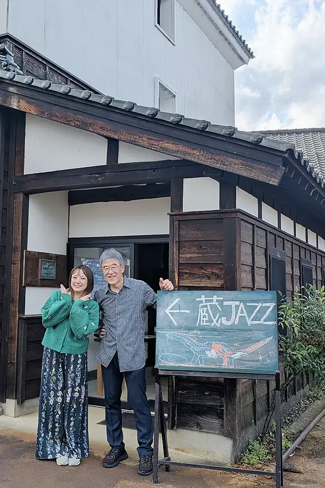 蔵JAZZ出演者のイサさんと東聡志さん